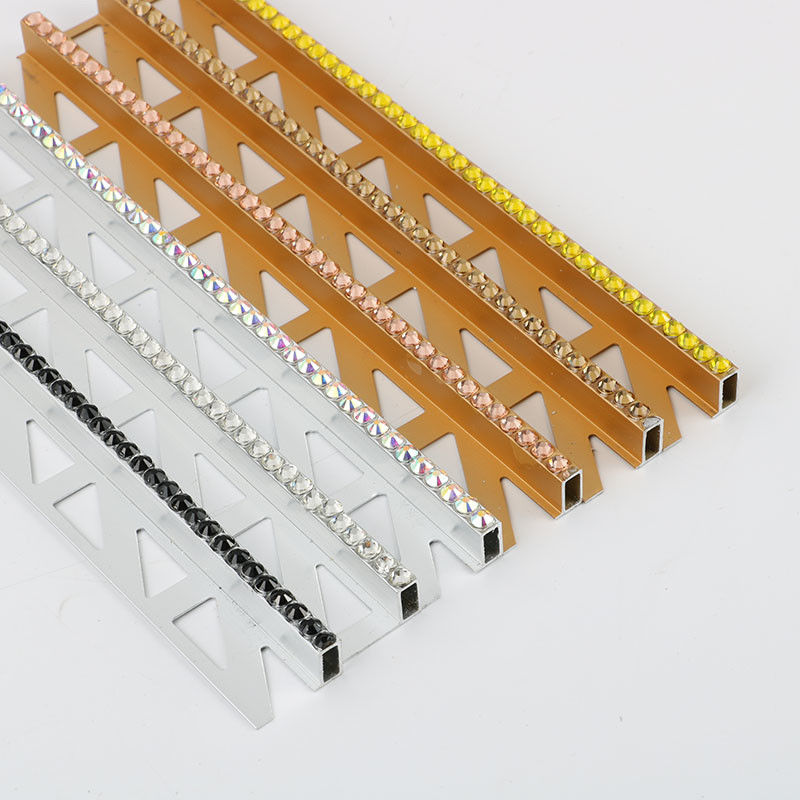 De de de uitdrijvingsvloer/tegels van de aluminiumlegering beëindigen de versieringen van lijnriemen