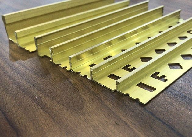 De Versiering van de messingsrand voor Tegels 2.5m Keramische tegeldecoratie