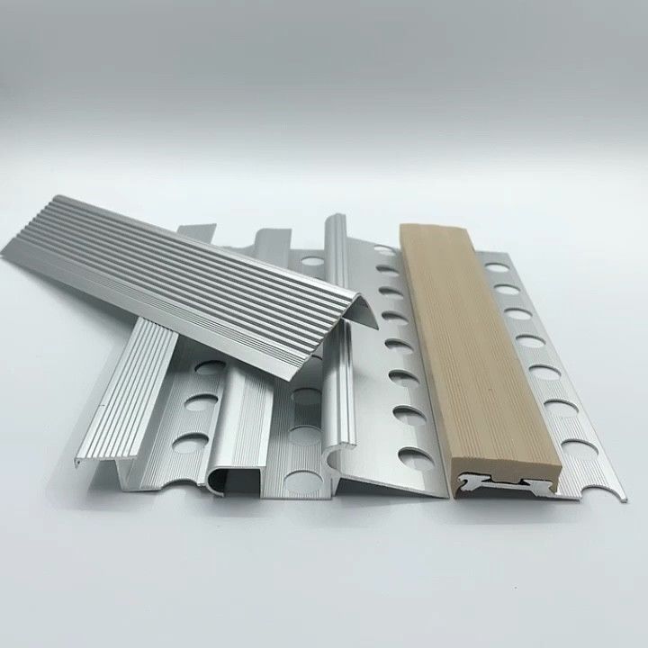De hoge Lage van de de Strook Gelamineerde Vloer van het Gespaluminium Vlakke Scherpende Geanodiseerde Strook