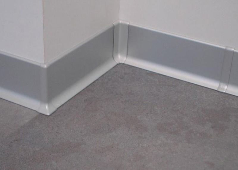 De Klem van het Waterpoofroestvrije staal bij het Begrenzen van de Tegelsbadkamers van de Raads Begrenzende Raad
