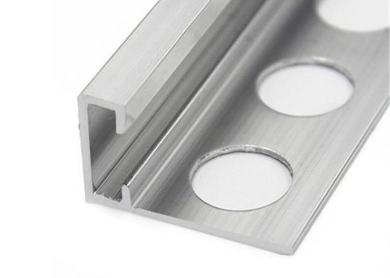 De het Metaaltegel van de aluminiumlegering maakt de Randhoek van de Binnenhuisarchitectuur het Vierkante Tegel In orde maken in orde